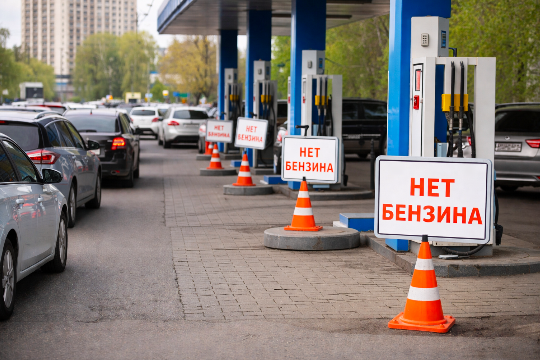 Фото Топливный кризис в России: кто виноват и когда закончится бензиновый коллапс – цены могут взлететь до 200 рублей 9